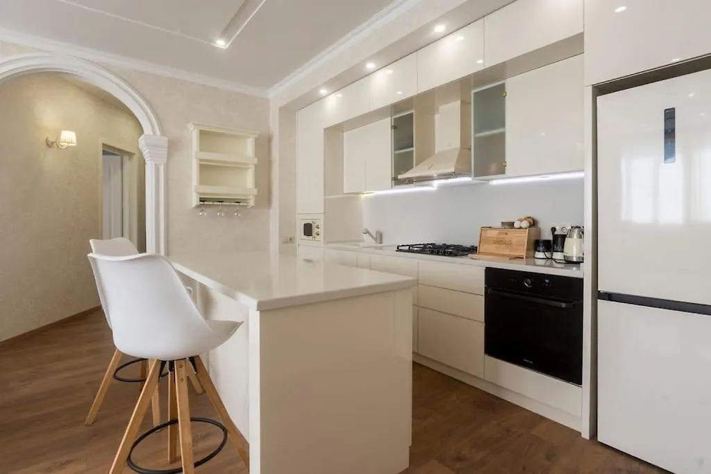 Lägenhet Luka'S Home Tbilisi
